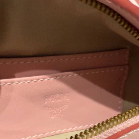 MCM Pink Crossbody Bag with Adjustable Strap and Luxurious Texture - Picture 8 of 10